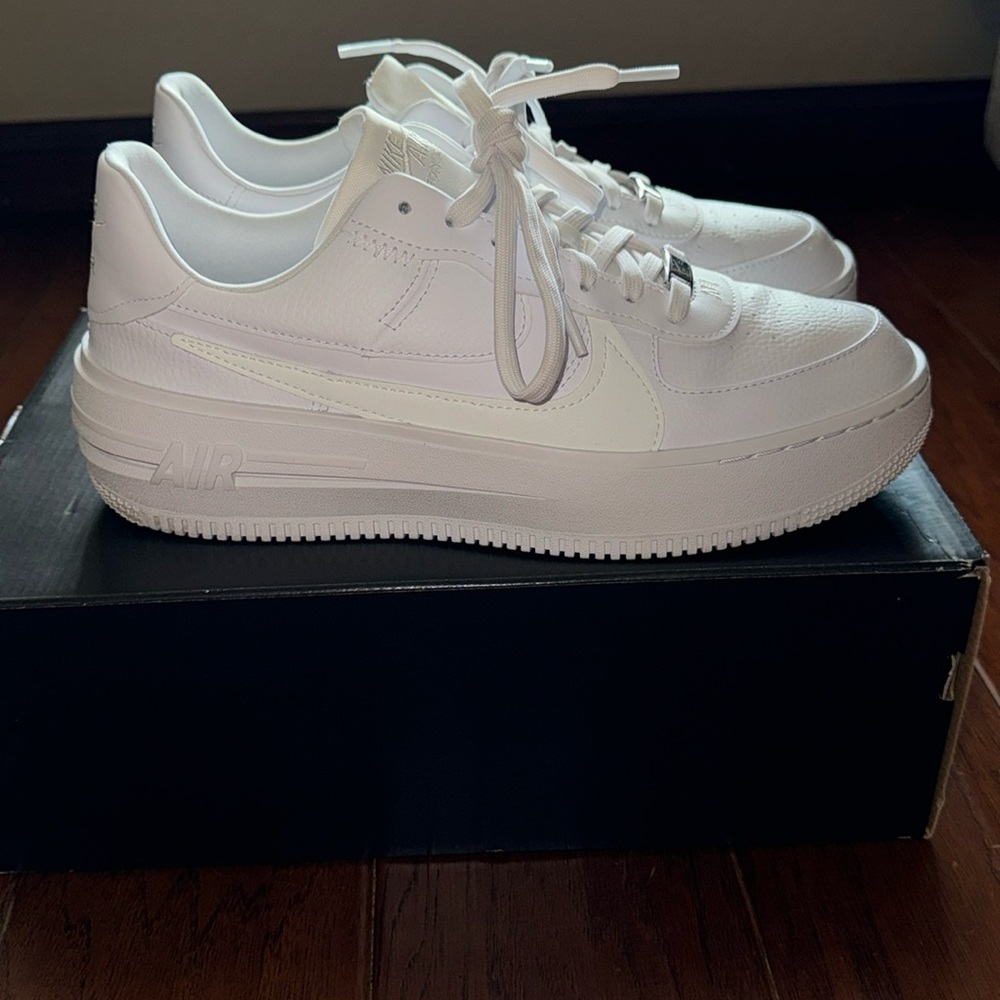 Nike Air Force 1 PLT.AF.ORM Triple White